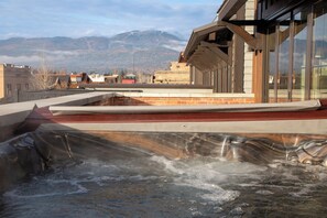 Outdoor spa tub - New! Summit Downtown Duo – Two Units Rented Together, 4BR w/ Decks, Hot Tub & Prime Location (Whitefish)