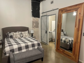 1 habitación, escritorio, tabla de planchar con plancha y wifi gratis 