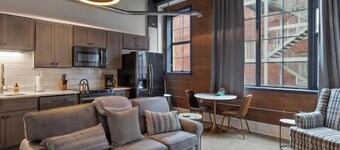 City View 1-King bed 1-bath with 1-queen sofa couch Condo in Downtown Knoxville