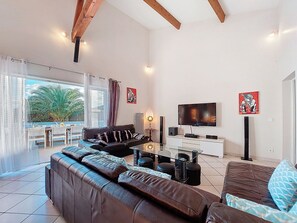 TV, fireplace - Les Roselières by Interhome (Meschers)