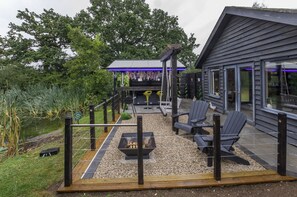 Terrace/patio - Maple Lodge - sleeps 2 guests  in 1 bedroom (South Duffield)