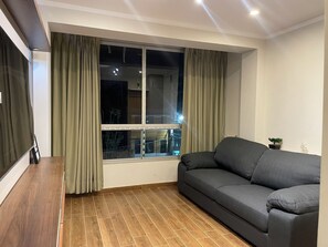 Smart TV - GAFI Lodging - Main Avenue (Independencia)