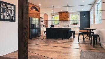 Fridge, oven, stovetop, coffee/tea maker