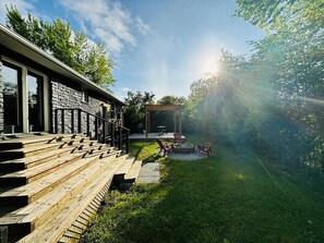 Terrace/patio - Cozy Getaway by the bay-Close to Mountain & Beach (Meaford)