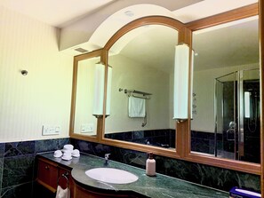 スタジオスイート ビーチビュー | バスルーム