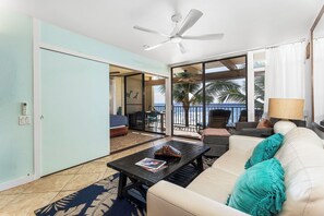 Smart TV, books - Kona's Best: Direct Oceanfront 2BR/2BA Condo w/ AC, Pool & Sunset Lanai (Kailua-Kona)
