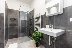 Hair dryer - 50m² super stylish newly renovated apartment (Wien)