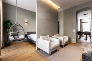 Interior - Posh and stylish apartment with a queen-size bed (Wien)