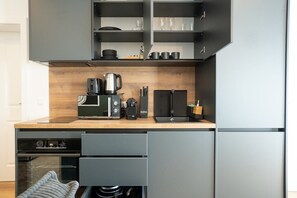 Fridge, microwave, oven, stovetop - Pet-friendly flat with a terrace near Belvedere (Wien)