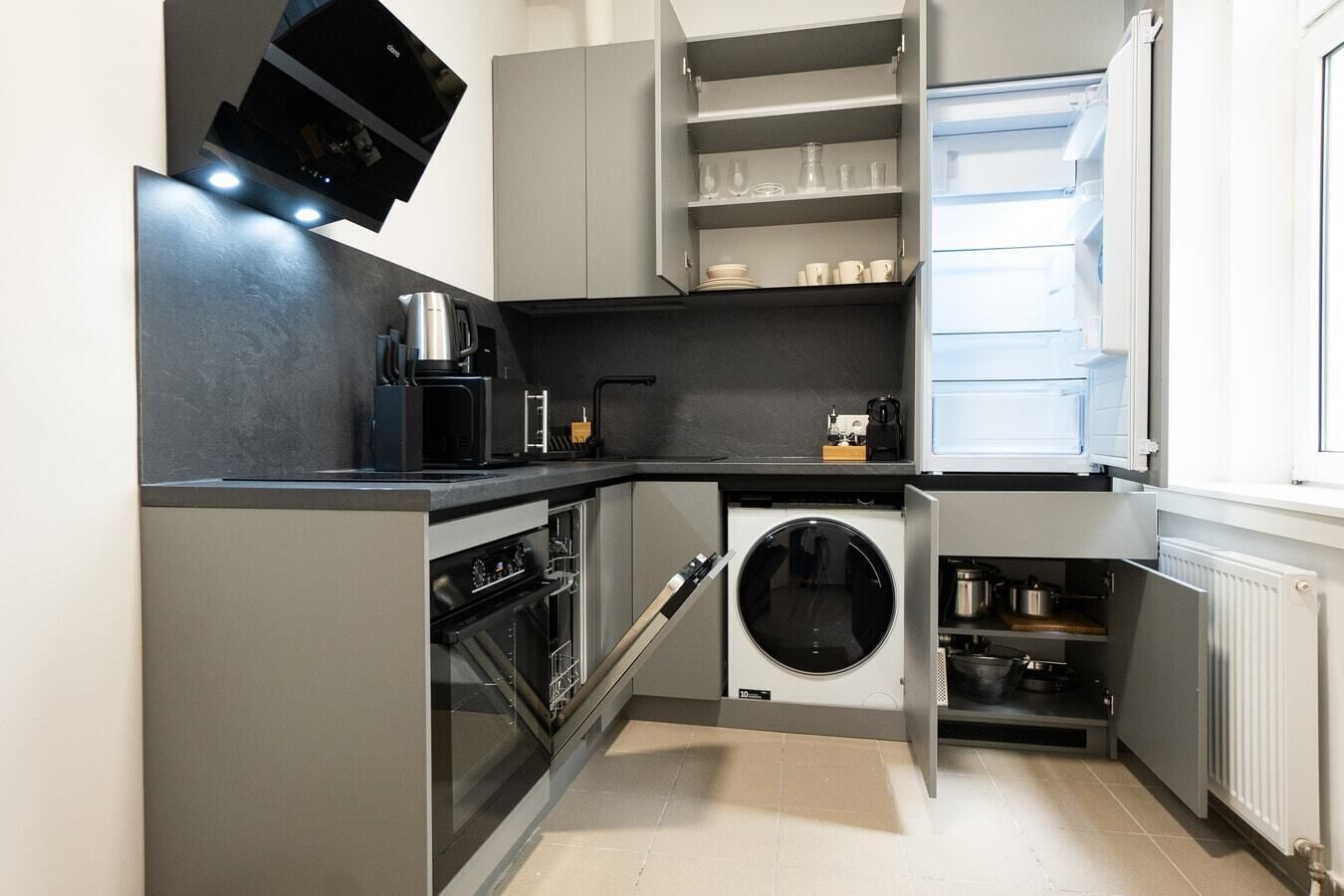 Kühlschrank, Mikrowelle, Ofen, Herdplatte