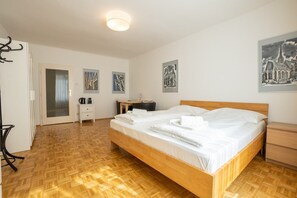 Tabla de planchar con plancha y wifi