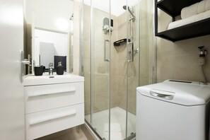 Hair dryer - Spacious apartment with a balcony (Wien)