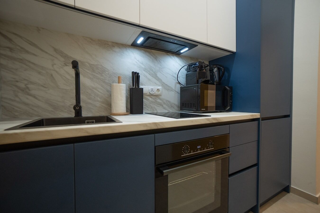 Kühlschrank, Mikrowelle, Ofen, Geschirrspüler