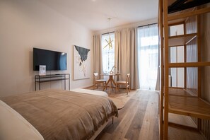 Iron/ironing board, WiFi, bed sheets - Central brand-new apartment with a patio (Wien)