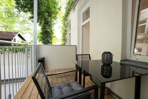 Outdoor dining - 42 m2 central bright apartment with a terrace (Wien)