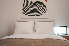 Iron/ironing board, WiFi, bed sheets - 46 m2 central bright apartment with a balcony (Wien)