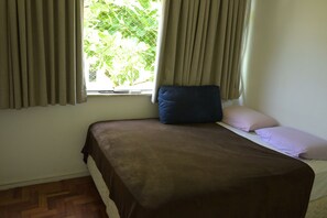 Free WiFi, bed sheets, wheelchair access - Spacious one-bedroom apartment in Humaitá/Botafogo. Great location. (Rio de Janeiro)