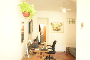 Interior - Spacious one-bedroom apartment in Humaitá/Botafogo. Great location. (Rio de Janeiro)