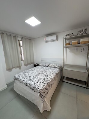 2 bedrooms, iron/ironing board, free WiFi, bed sheets - Retreat with a view of Christ the Redeemer, South Zone of Rio de Janeiro (Rio de Janeiro)