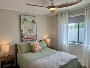 Room - Solmar Siesta - WiFi, Pet Friendly Outside (Robe)