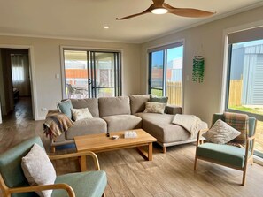 Living area - Solmar Siesta - WiFi, Pet Friendly Outside (Robe)