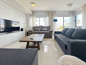Living room - Charming Buenos Aires Apartment With City Views (Buenos Aires)