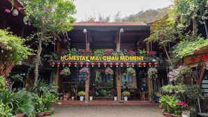 A traditional wooden building with a sign reading "HOTELSTAY MAI CHAU MOMENT". - Home Stay Mai Châu Moment (Mai Ha)