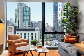 Televisio, takka, kirjoja