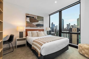 1 makuuhuone, silitysrauta/-lauta