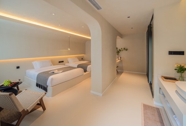 Kamar Twin Superior, pemandangan kebun | Ruang keluarga | Televisi LCD 55-inci dengan saluran TV satelit