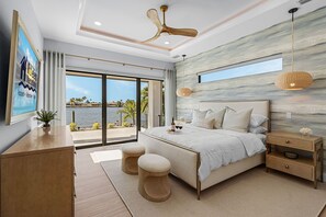 Room - Luxe Waterfront Escape with Heated Pool, Spa & Gulf Access - Villa Solara - Roelens (Cape Coral)