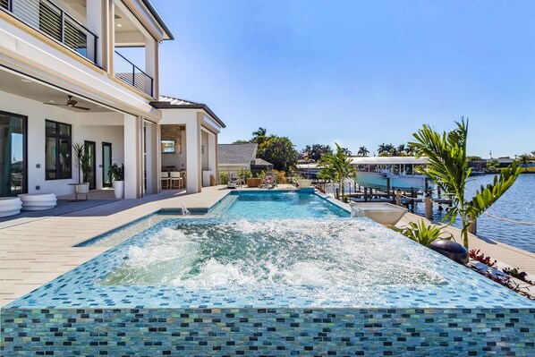 Pool - Luxe Waterfront Escape with Heated Pool, Spa & Gulf Access - Villa Solara - Roelens (Cape Coral)