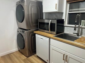 Private kitchen - Lakefront 3BR Cottage –Lake Lavon, Parks and Trails (Wylie)