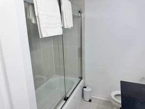 Bidee, pyyhkeet, saippua, vessapaperi