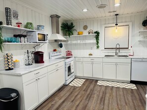 Mikroaaltouuni, uuni, liesi, astianpesukone