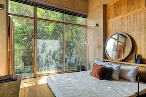 Strykjärn/strykbräda, resesäng, wi-fi och sängkläder