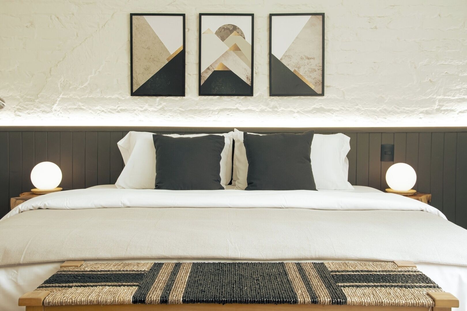 Fer et planche à repasser, lit parapluie, Wi-Fi, draps fournis