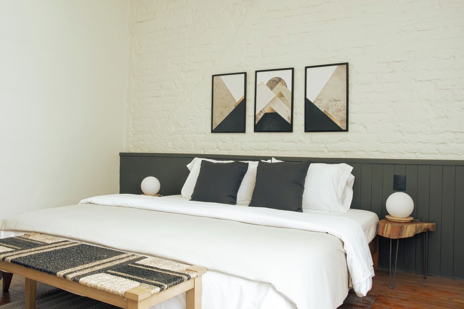 Silitysrauta/-lauta, vauvan matkasänky, Wi-Fi, vuodevaatteet