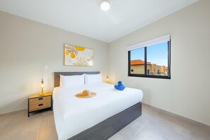 Iron/ironing board, WiFi - NEW 1BR1BA w/ Balcony @ Gold Coast  Pools  GYM (Noord)