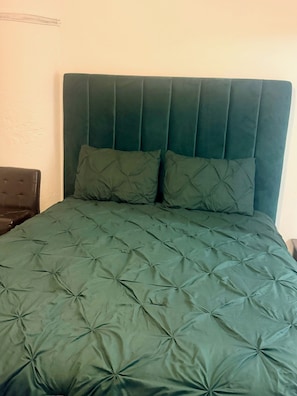 Iron/ironing board, WiFi, bed sheets, wheelchair access