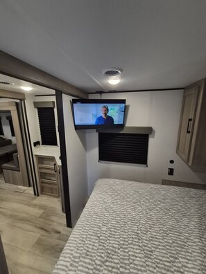 Free WiFi, bed sheets - Cozy 1-bedroom recreational vehicle in delightful Orlando with AC (Orlando)