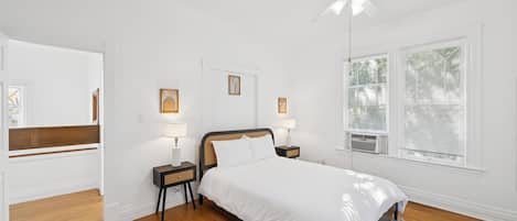 5 bedrooms, WiFi, bed sheets