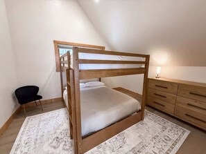 5 dormitorios, tabla de planchar con plancha, wifi gratis y ropa de cama