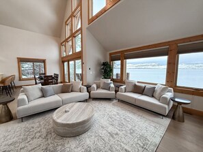 Smart TV, fireplace, video games