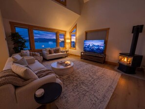 Smart TV, fireplace