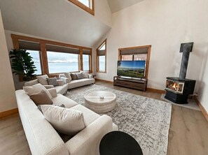 Smart TV, fireplace, video games