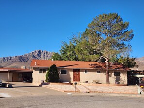 Exterior - Peaceful 3-bedroom house with swim spa in welcoming El Paso (El Paso)