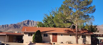 Peaceful 3-bedroom house with swim spa in welcoming El Paso