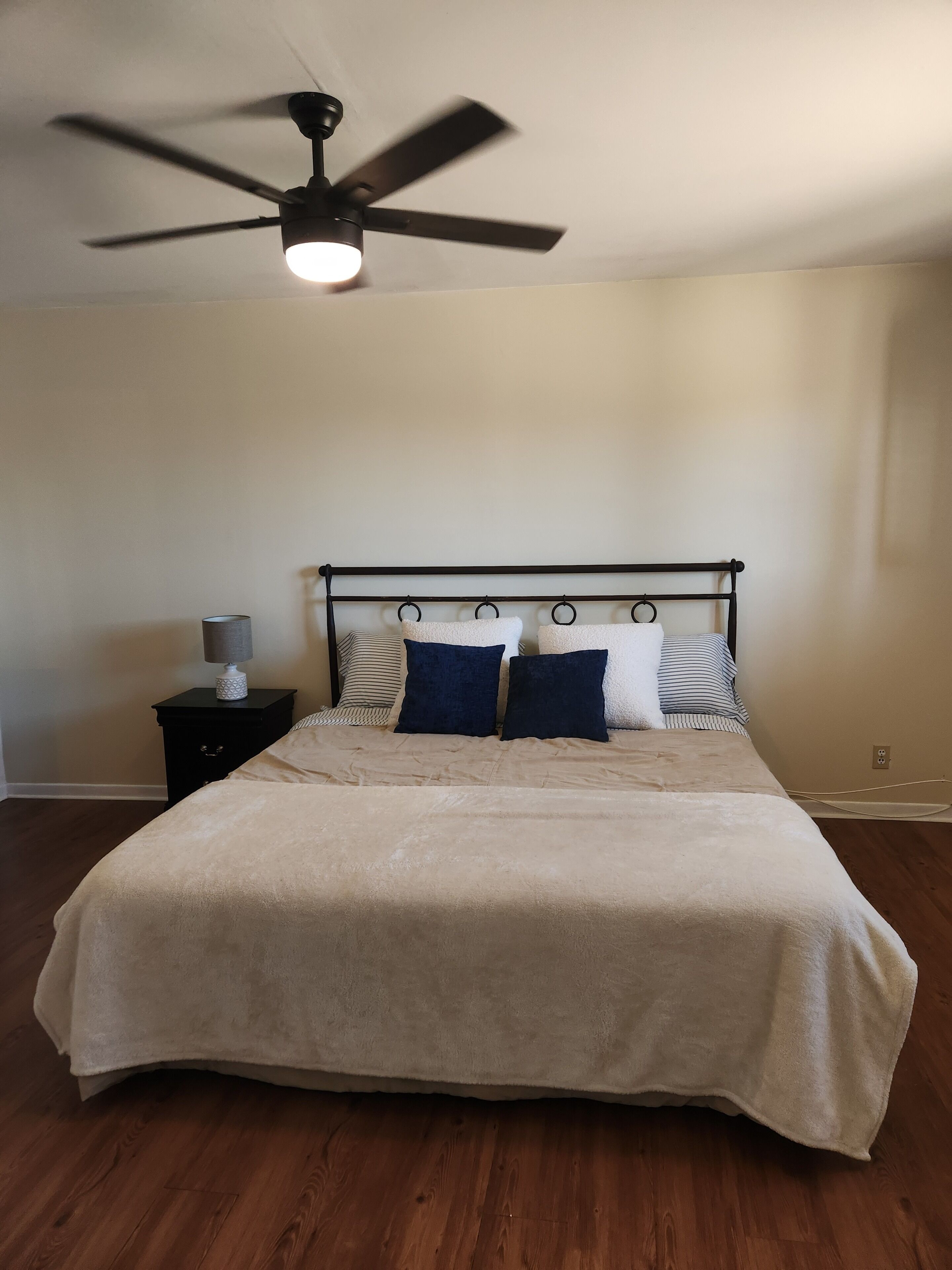 3 chambres, fer et planche à repasser, Wi-Fi gratuit, draps fournis