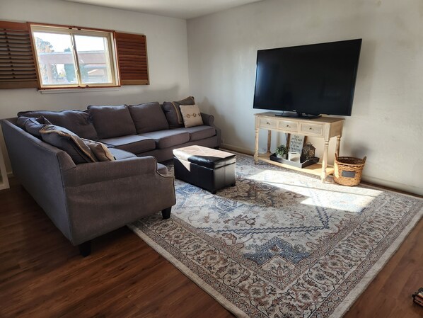 Una Smart TV, libros